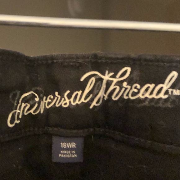 Universal Thread Sz 18W Black Denim Shorts - Picture 3 of 3